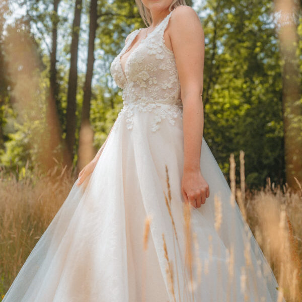 sanna-lindstroem-brautkleid-sonja-1-600x900