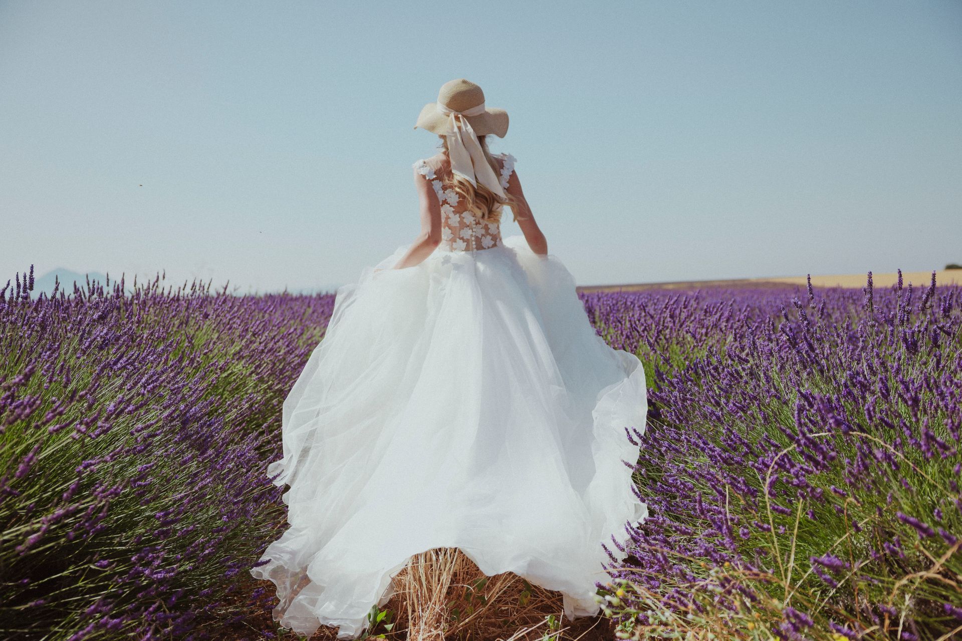 sanna-lindstroem-brautkleid-betty-ruecken-2.jpg