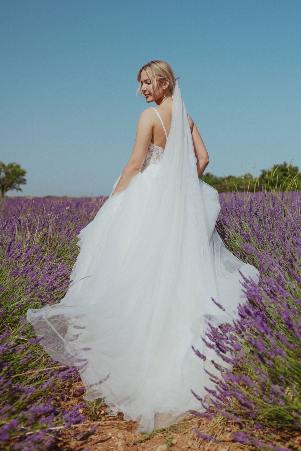 sanna-lindström-brautkleid-milena-ganzkörperansicht-hinten