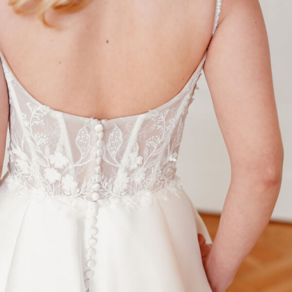 sanna-by-sanna-lindström-brautkleid-felicity-detail-rückenausschnitt