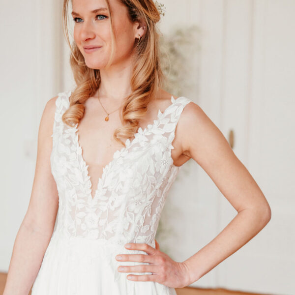 sanna-by-sanna-lindström-brautkleid-june-ohne-ärmel-detail-oberteil