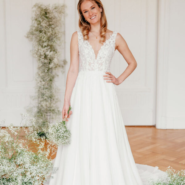 sanna-by-sanna-lindström-brautkleid-june-ohne-ärmel-vorderseite-2